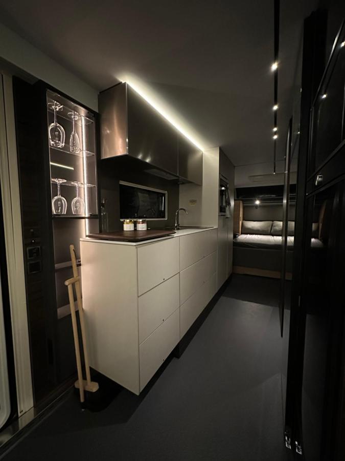 Отель Santa'S Luxury Trailer Рованиеми Экстерьер фото