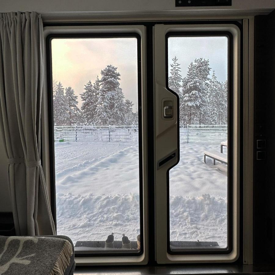 Отель Santa'S Luxury Trailer Рованиеми Экстерьер фото